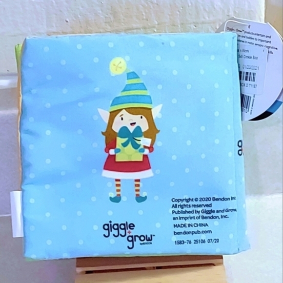 SANTA'S WORKSHOP GIGGLE + GROW HOLIDAY MINI SOFT BOOK AGES  0+ - Picture 6 of 7